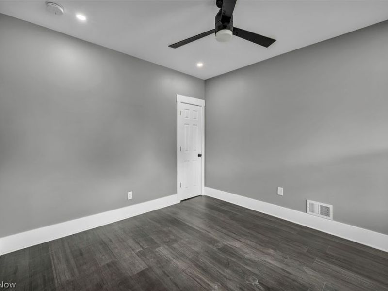 10905 Grandview Avenue, Cleveland, OH 44104 Photo 24