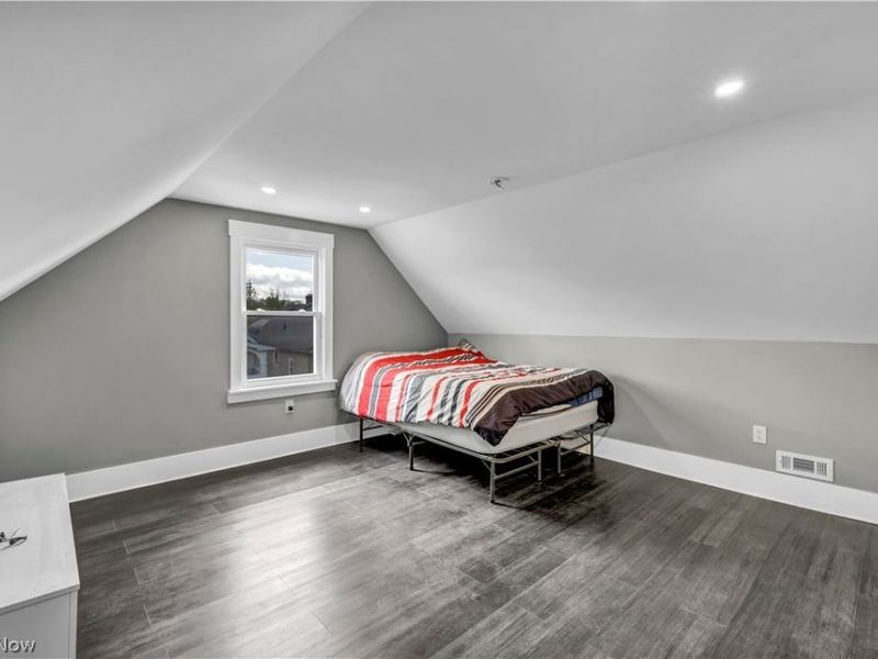 10905 Grandview Avenue, Cleveland, OH 44104 Photo 30