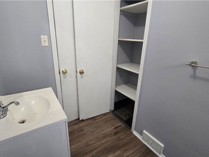 810 E 157th Street, Cleveland, OH 44110 Photo 36