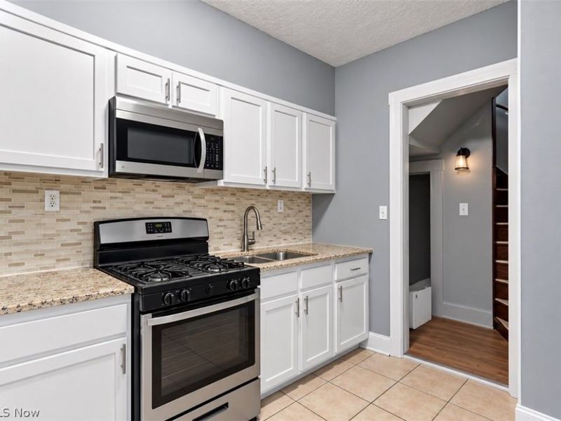 7507 Lawnview Avenue, Cleveland, OH 44103 Photo 11