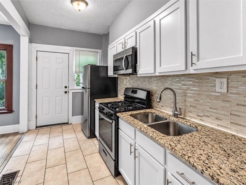 7507 Lawnview Avenue, Cleveland, OH 44103 Photo 12