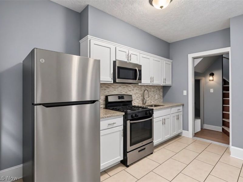 7507 Lawnview Avenue, Cleveland, OH 44103 Photo 9