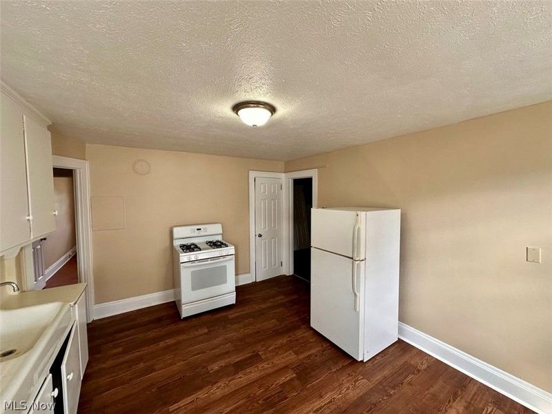 98 N Portage Path, Unit 6, Akron, OH 44303 Photo 3
