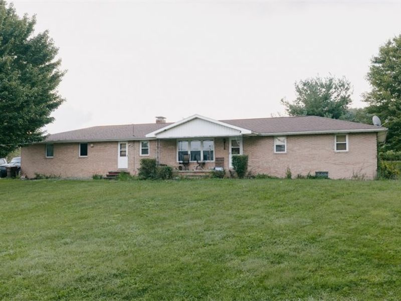 940 Parks Avenue SE, Paris, OH 44669 Photo 2