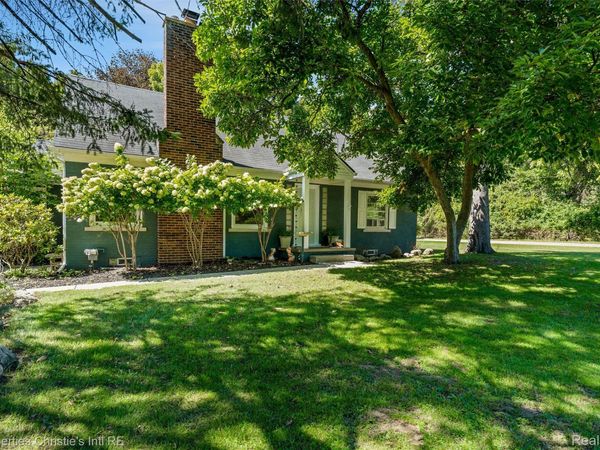 24379 Tamarack Trail, Southfield, Mi 48075