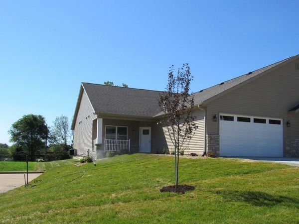 4007 Creek Hill Drive , Unit 4007, Bettendorf, IA 52722