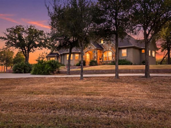 432 Creekwood DR, Gonzales, TX 78629