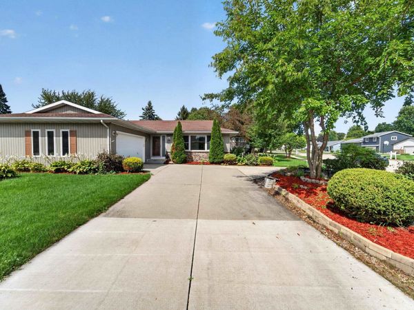 323 Santa Fe Trail, Waunakee, WI 53597