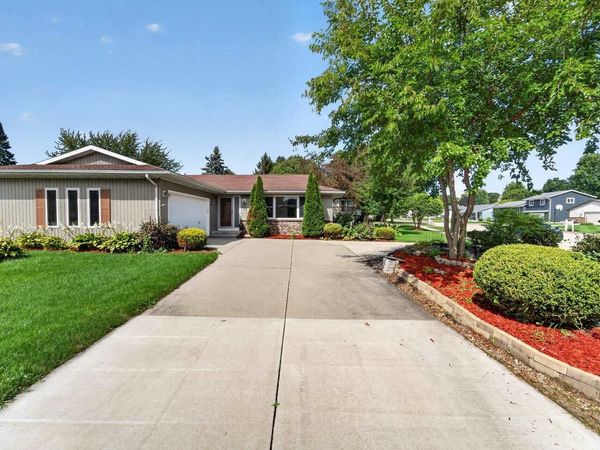 323 Santa Fe Trail, Waunakee, WI 53597