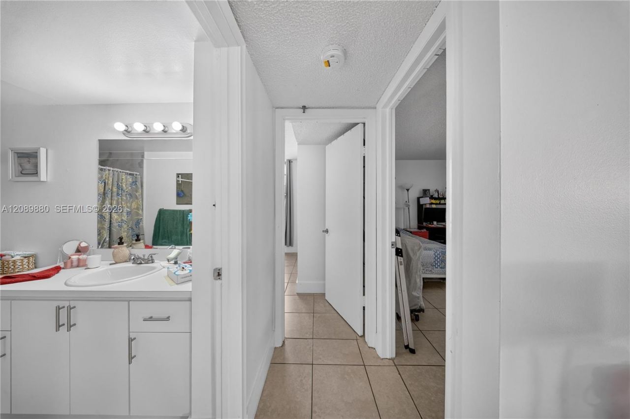 9686 Fontainebleau Blvd, Unit 106, Miami, FL 33172 Photo