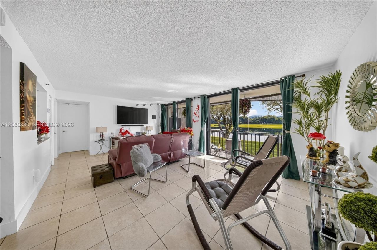 9686 Fontainebleau Blvd, Unit 106, Miami, FL 33172 Photo