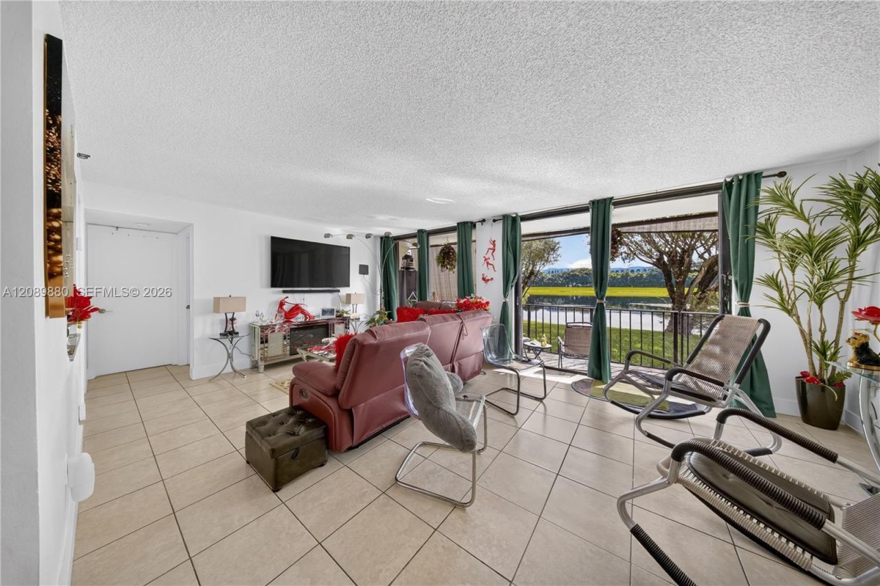 9686 Fontainebleau Blvd, Unit 106, Miami, FL 33172 Photo