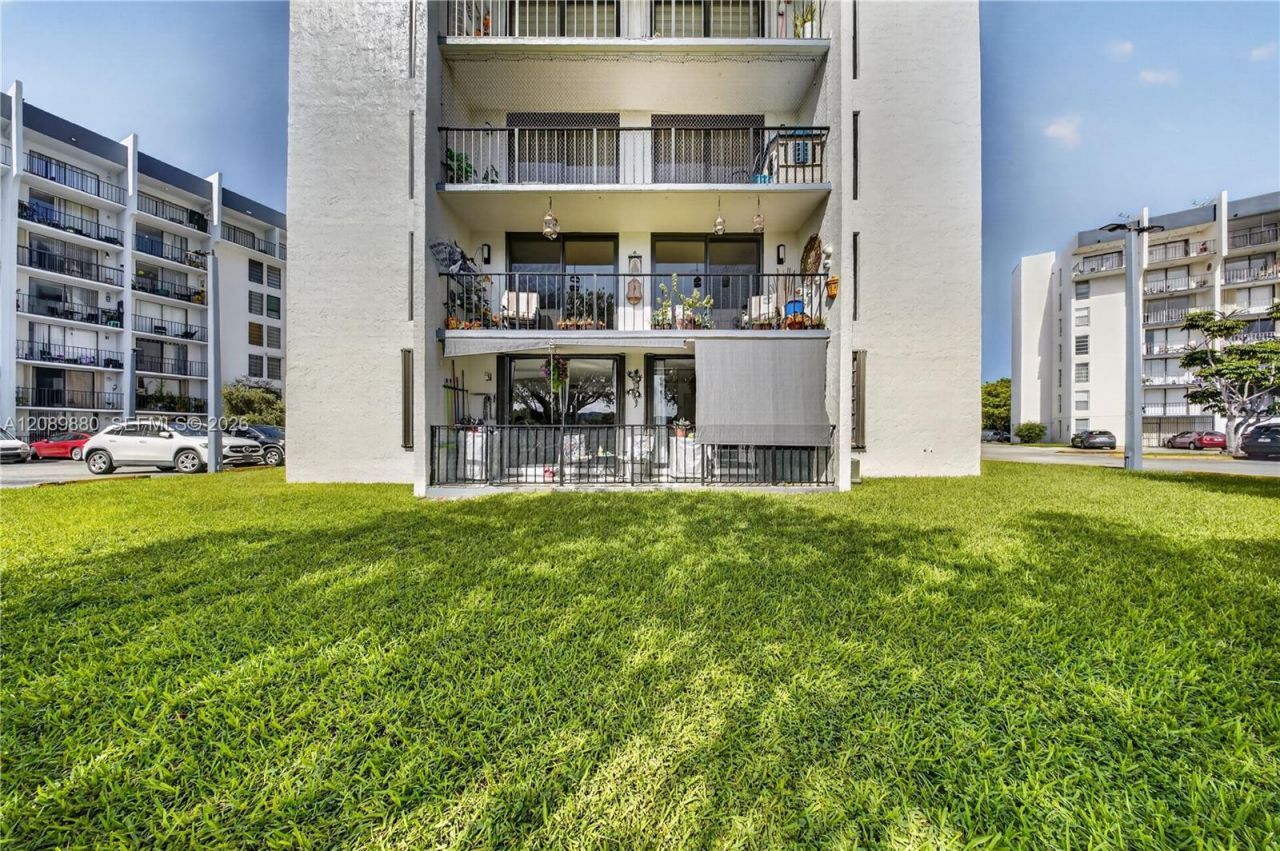 9686 Fontainebleau Blvd, Unit 106, Miami, FL 33172 Photo