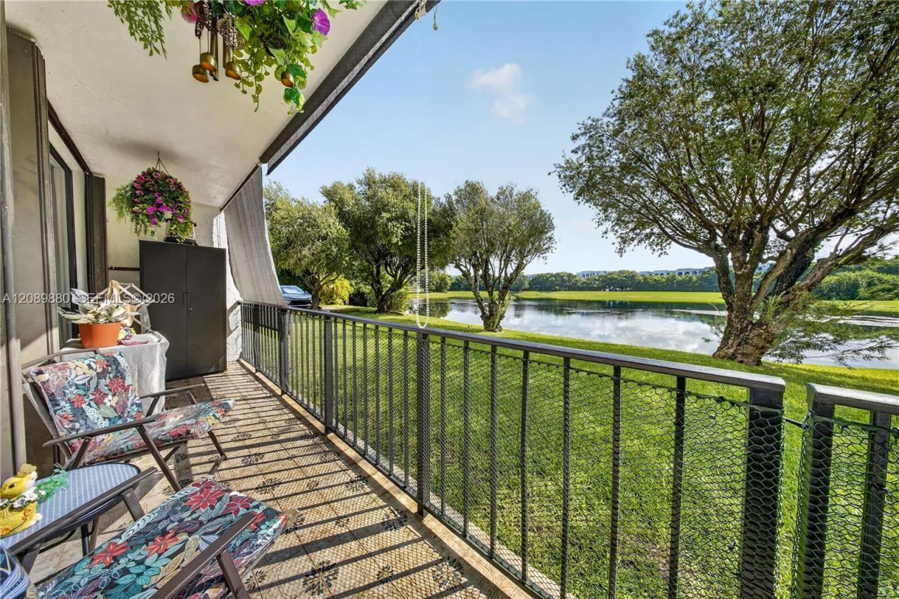 9686 Fontainebleau Blvd, Unit 106, Miami, FL 33172 Photo