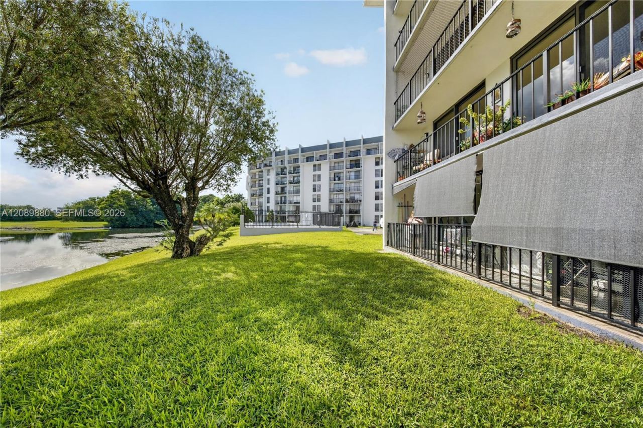 9686 Fontainebleau Blvd, Unit 106, Miami, FL 33172 Photo
