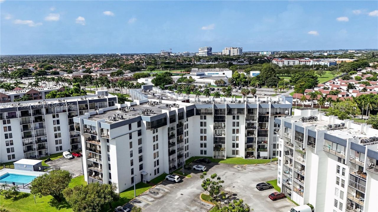 9686 Fontainebleau Blvd, Unit 106, Miami, FL 33172 Photo
