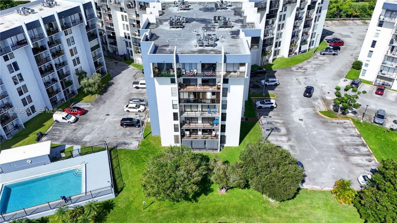 9686 Fontainebleau Blvd, Unit 106, Miami, FL 33172 Photo