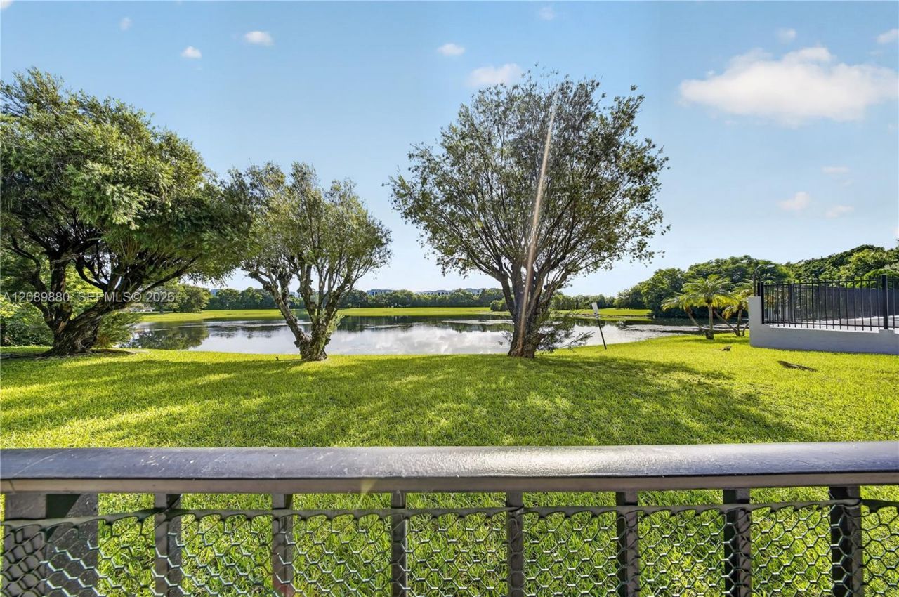 9686 Fontainebleau Blvd, Unit 106, Miami, FL 33172 Photo