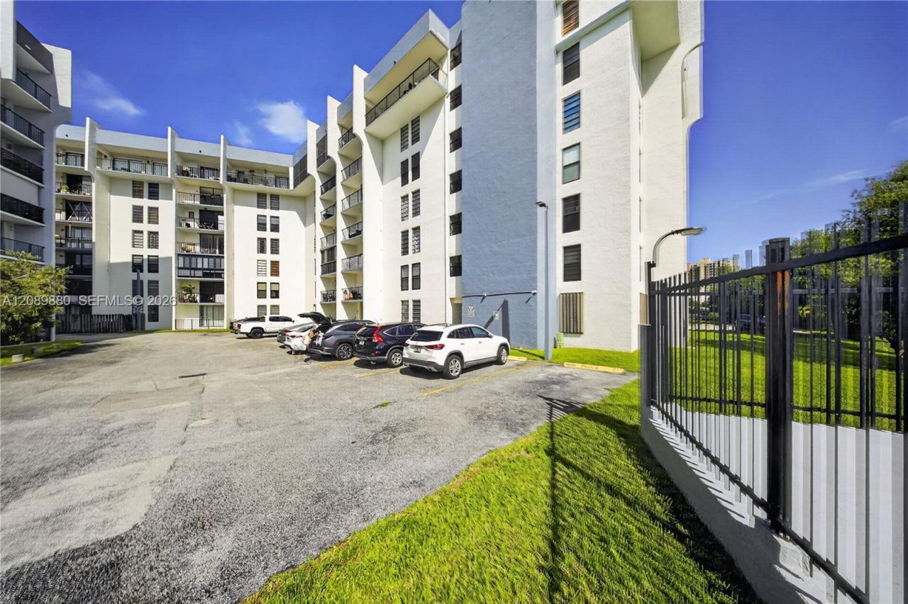 9686 Fontainebleau Blvd, Unit 106, Miami, FL 33172 Photo
