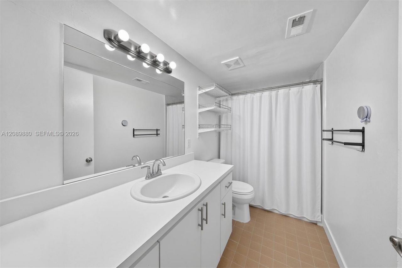 9686 Fontainebleau Blvd, Unit 106, Miami, FL 33172 Photo