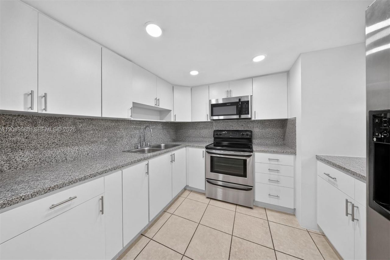 9686 Fontainebleau Blvd, Unit 106, Miami, FL 33172 Photo