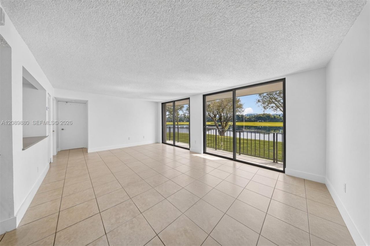 9686 Fontainebleau Blvd, Unit 106, Miami, FL 33172 Photo