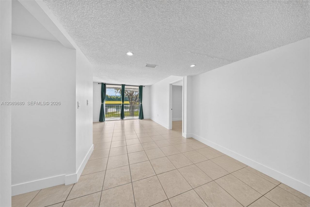 9686 Fontainebleau Blvd, Unit 106, Miami, FL 33172 Photo