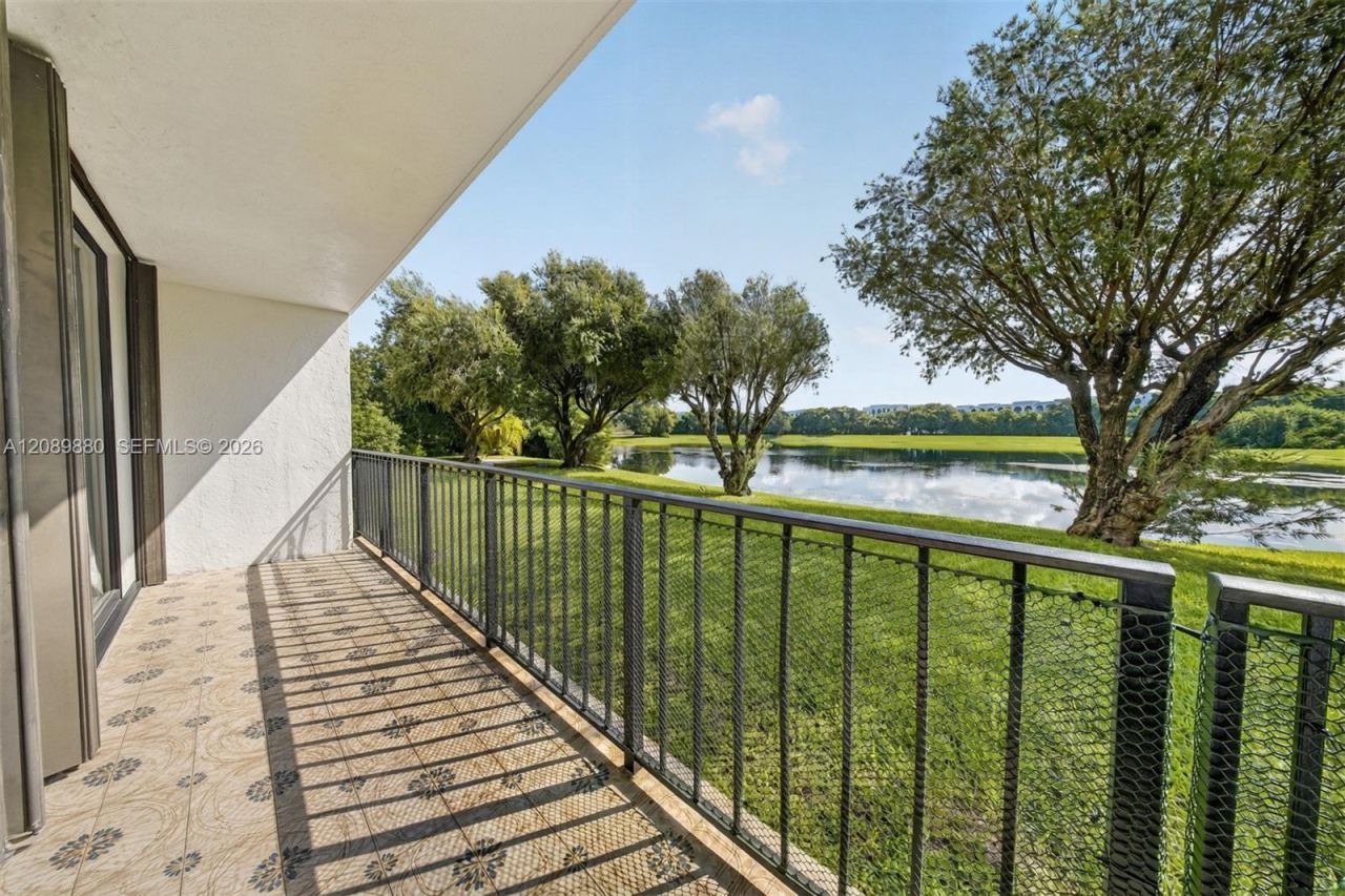 9686 Fontainebleau Blvd, Unit 106, Miami, FL 33172 Photo