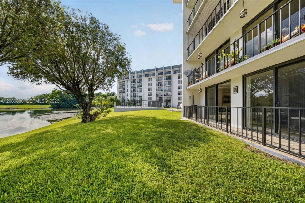9686 Fontainebleau Blvd, Unit 106, Miami, FL 33172 Photo