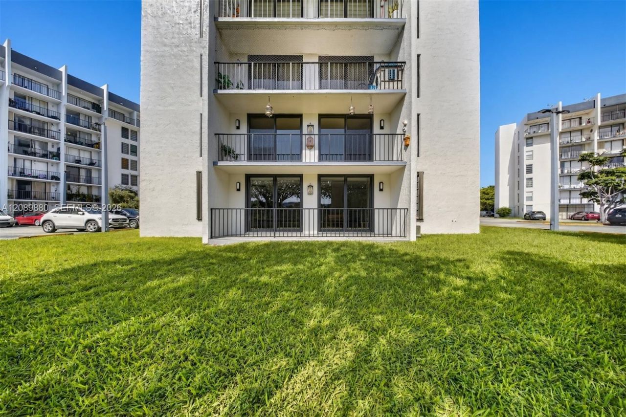 9686 Fontainebleau Blvd, Unit 106, Miami, FL 33172 Photo