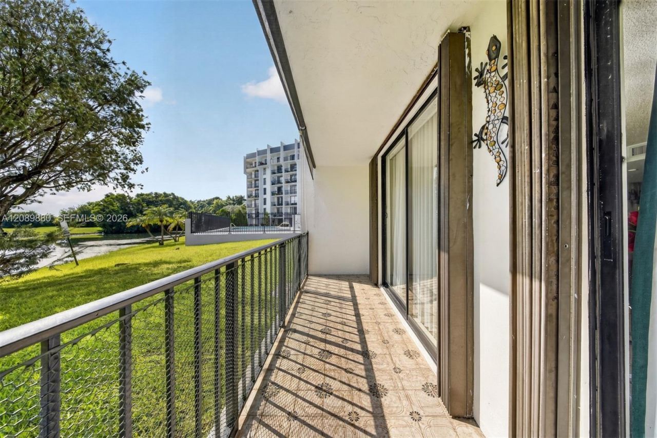 9686 Fontainebleau Blvd, Unit 106, Miami, FL 33172 Photo