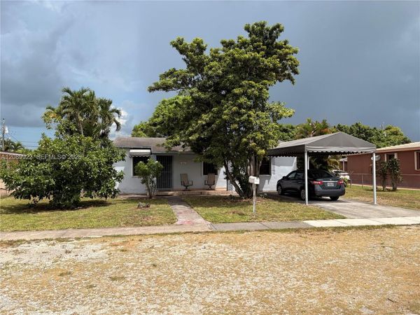 671 E 39th St , Hialeah, FL 33013