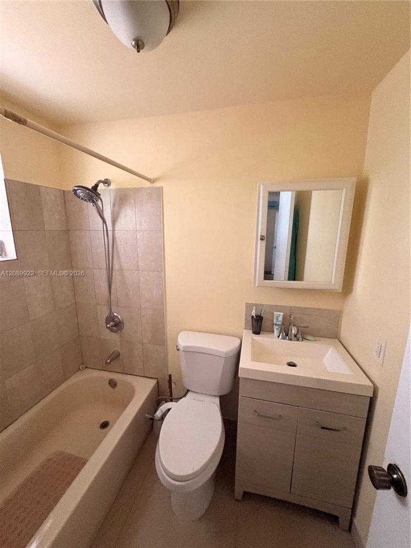 671 E 39th St , Hialeah, FL 33013 Photo