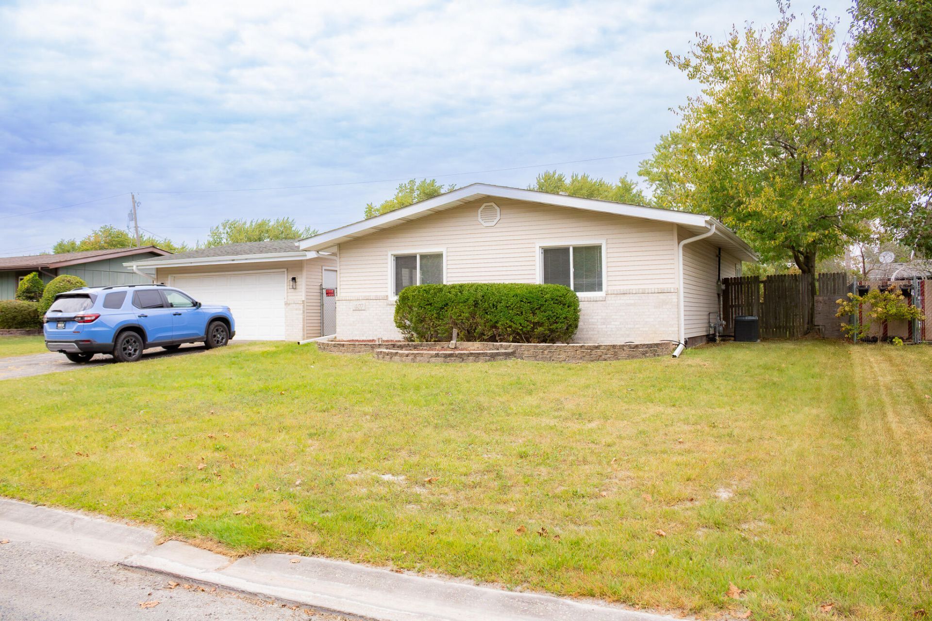 407 Saginaw Drive, Valparaiso, IN 46385 Main Photo