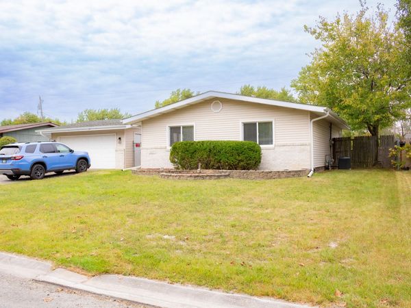 407 Saginaw Drive , Valparaiso, IN 46385