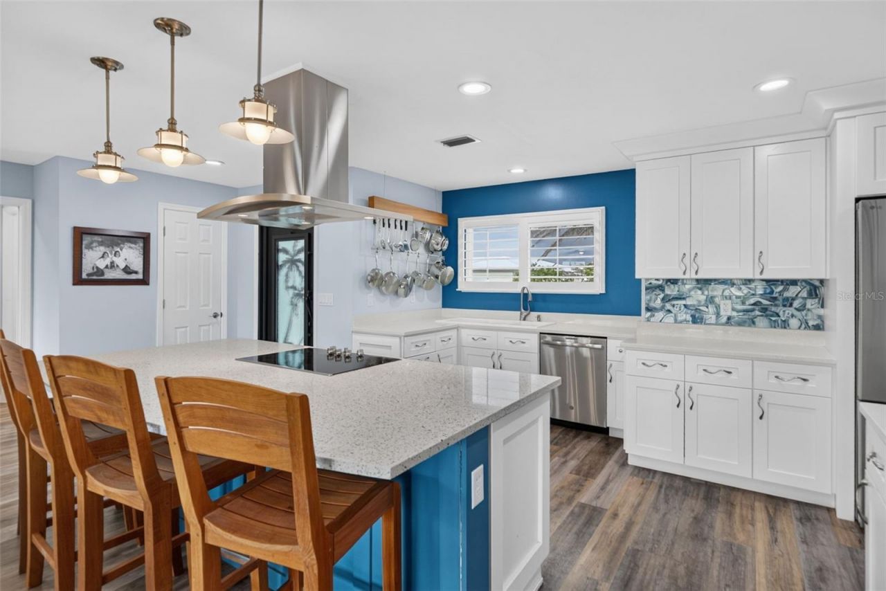 3708 Royal Palm Drive, Bradenton, FL 34210 Photo