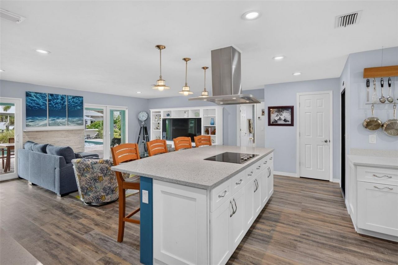 3708 Royal Palm Drive, Bradenton, FL 34210 Photo