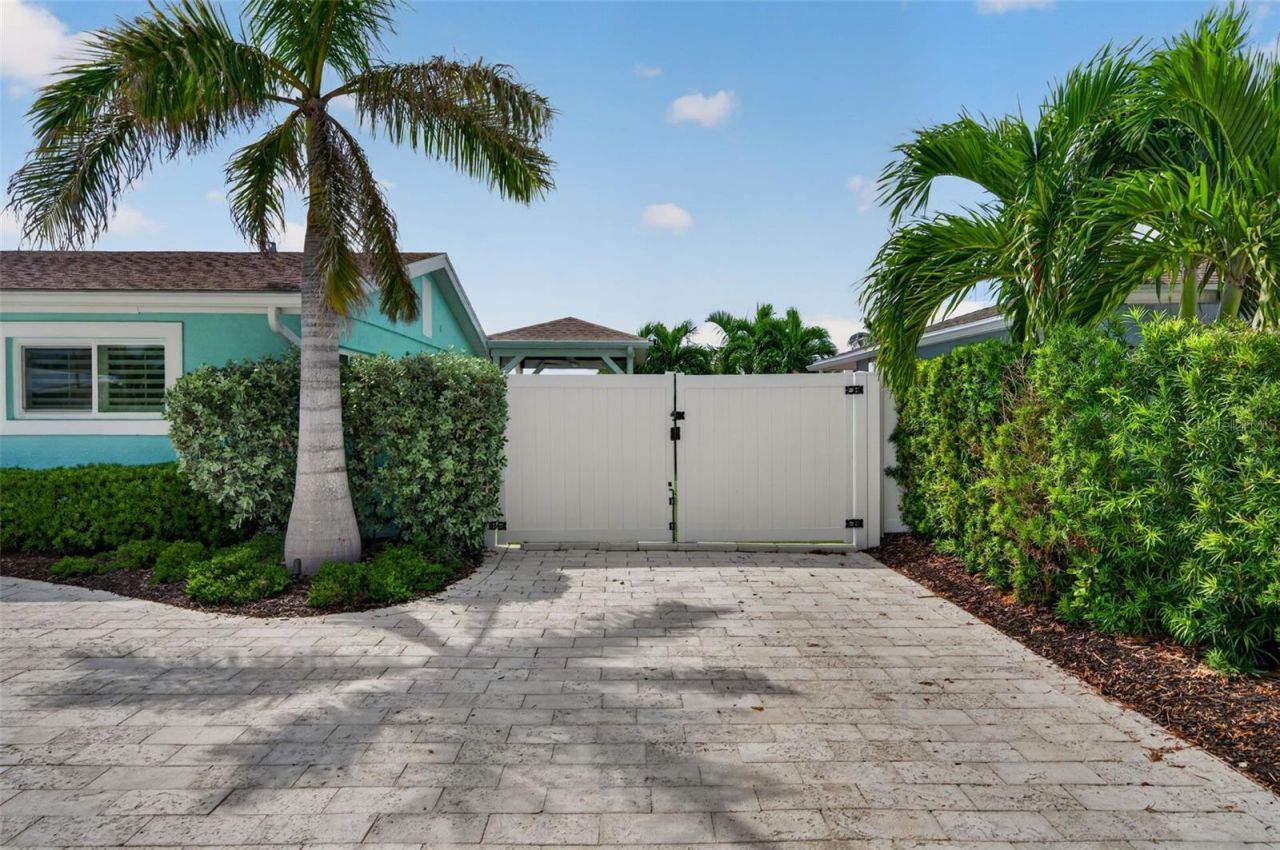 3708 Royal Palm Drive, Bradenton, FL 34210 Photo