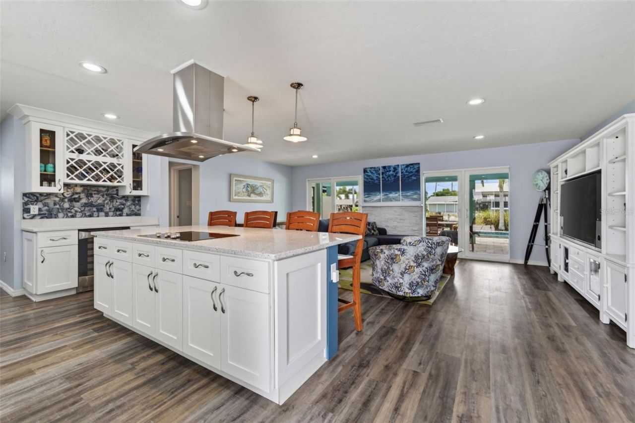 3708 Royal Palm Drive, Bradenton, FL 34210 Photo