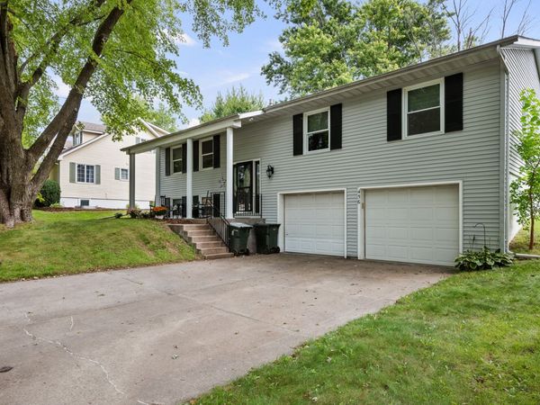 456 Oakwood Place , Geneseo, IL 61254