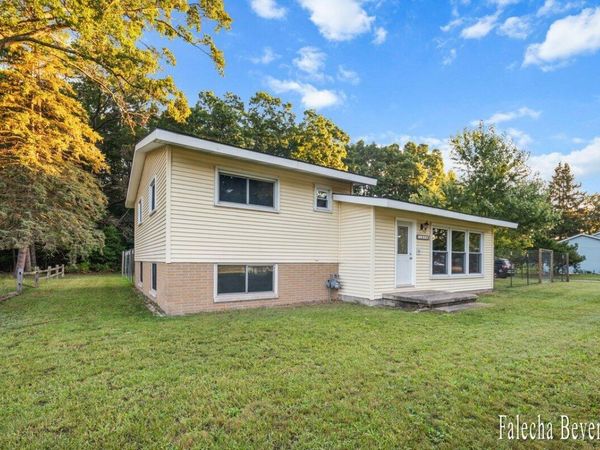 1624 W Giles Road, Muskegon, MI 49445