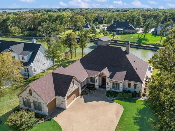 560 Clubhouse Drive, Corsicana, TX 75109