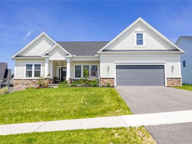 4 Black Wood Circle, Pittsford, NY 14534