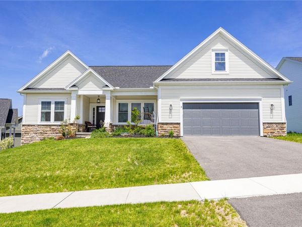 4 Black Wood Circle, Pittsford, NY 14534