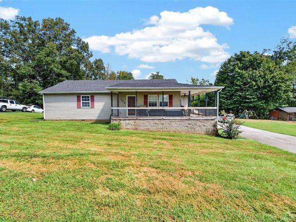 104 Bluegrass Drive , Scottsville, KY 42164