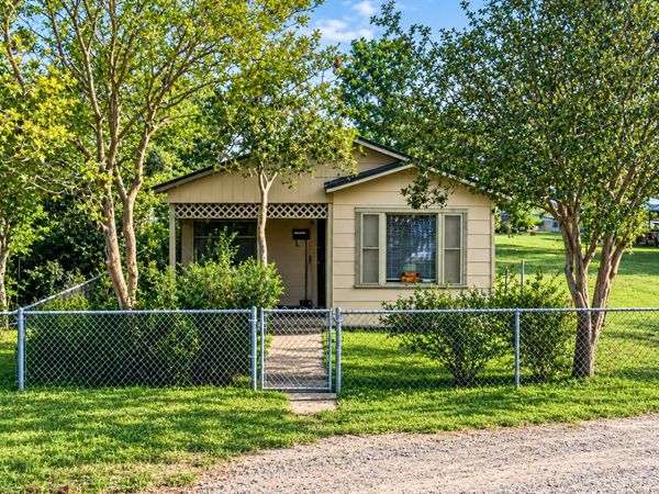 612 W Avenue D, Robstown, TX 78380