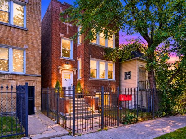 7949 S Marquette Avenue , Chicago, IL 60617