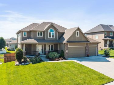 6829 Park Crest Drive, Papillion, NE 68133