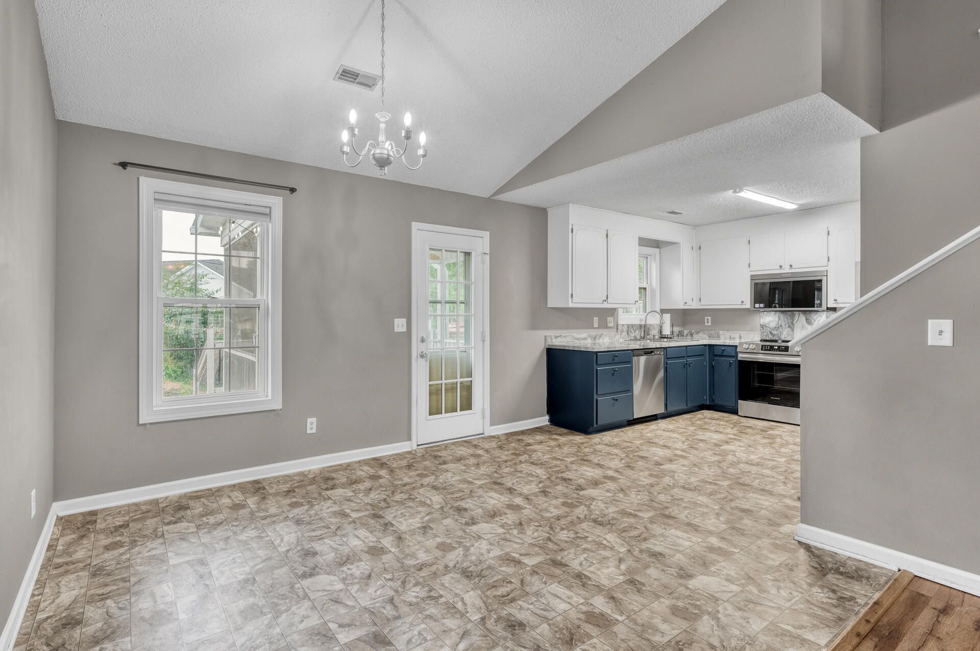 6634 Bent Creek Drive Photo 8