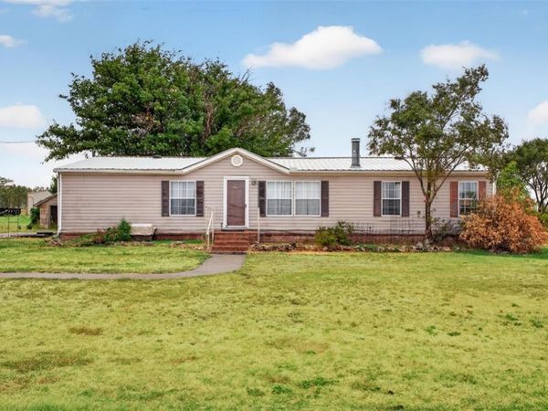 12689 N 1850 Road, Sayre, OK 73662